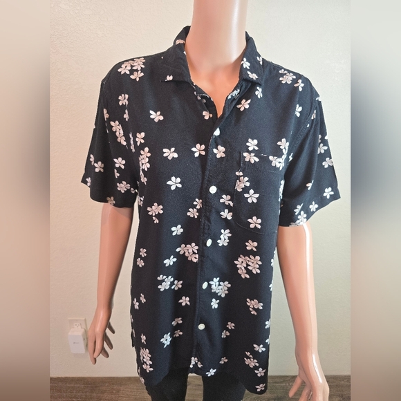 Abercrombie &Fitch Short Sleeve Button Up Black Floral Size Medium - Picture 3 of 9